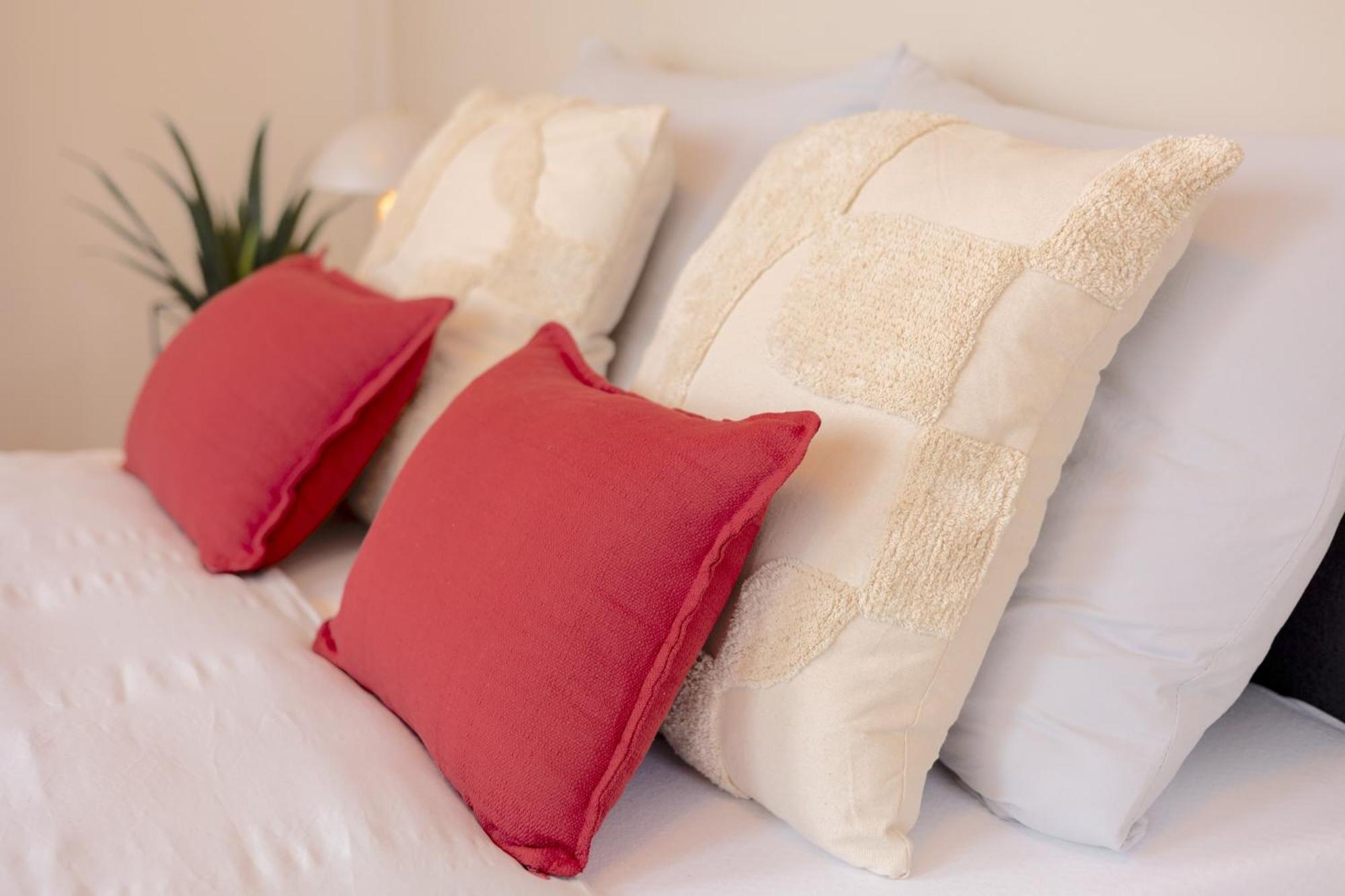 Bright 2br - 5th Floor, Balcony, Free Parking By Gravity Apartment Prague